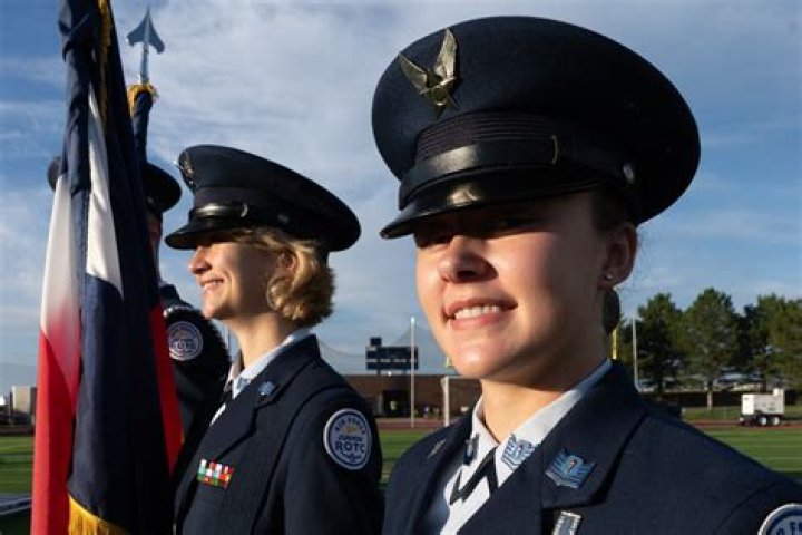 Can you quit ROTC in college?