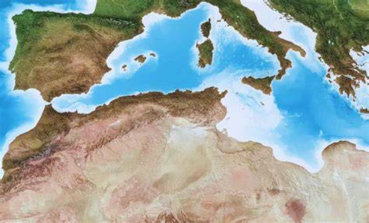 Why is the Mediterranean sea not a lake?